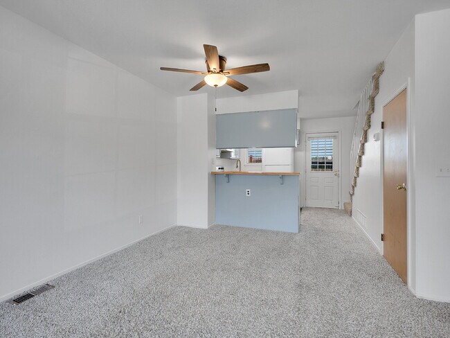 Building Photo - $1,795 // 2-Bed 1-Bath Charming Rowhome in...