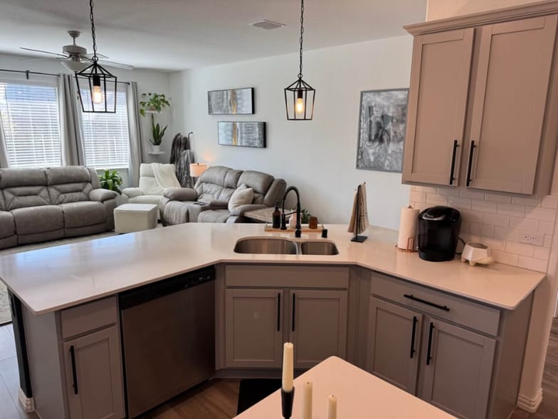 Building Photo - 1219 Smoketree Ln