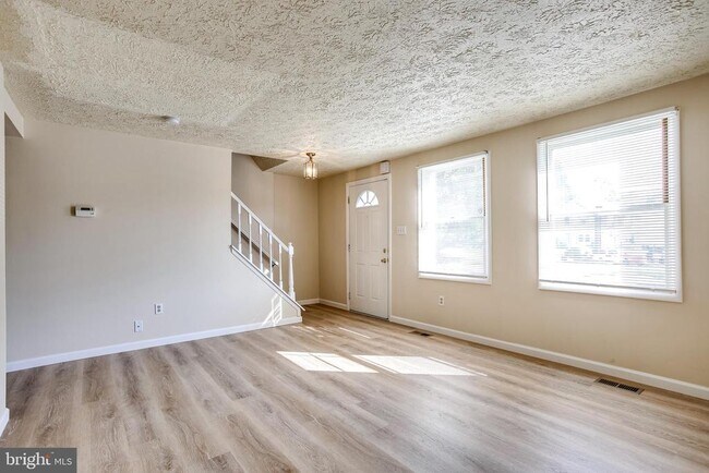 Building Photo - 6075 Cedar Wood Dr