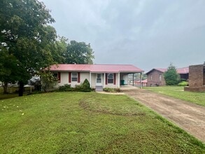 Building Photo - 4 Bed | 2 Bath | House