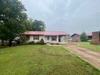 Building Photo - 4 Bed | 2 Bath | House