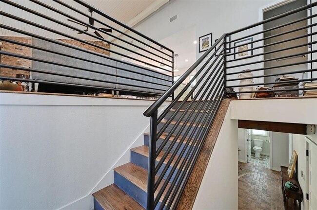 Building Photo - 10102 Murmuring Creek Dr