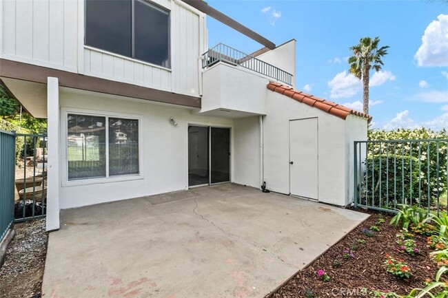 Building Photo - 707 Calle Los Olivos