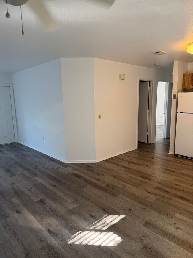 Building Photo - Stylish 2BR Cocoa Rental with Open Layout & Easy Commute