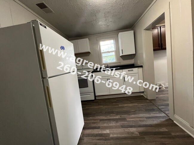 Building Photo - 3 Bedroom House - $200 Off first months rent