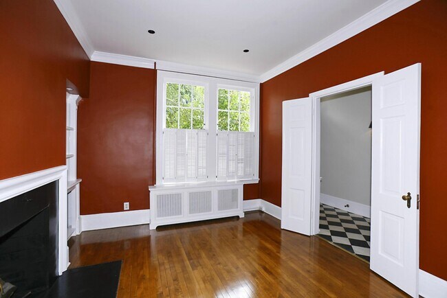 Building Photo - 1530 33rd St NW