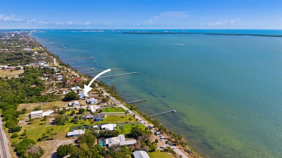 Building Photo - 4003 S Indian River Dr