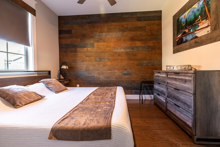 2nd Bedroom, King Bed - 547 Sweet Birch Park Ln