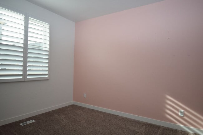 Building Photo - Gorgeous 5 Bed 3 Bath home in Herriman!!!