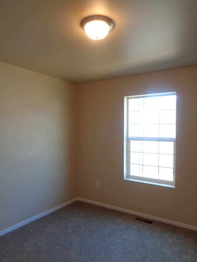 Building Photo - Newer Construction 3 Bedroom House with 3 ...