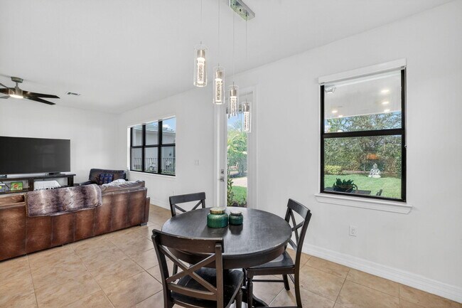 Building Photo - 4651 Pinehurst Trl E