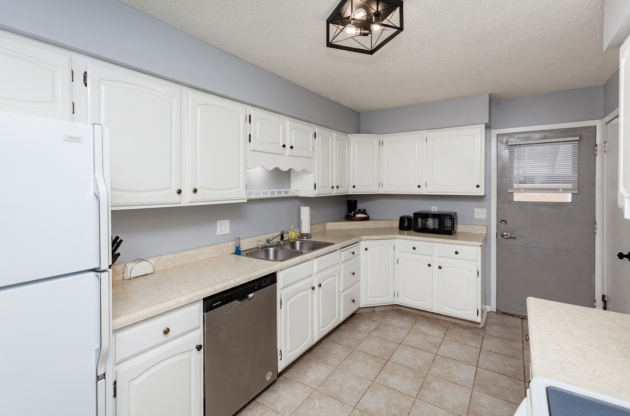 Kitchen - 2019 Payton Ave