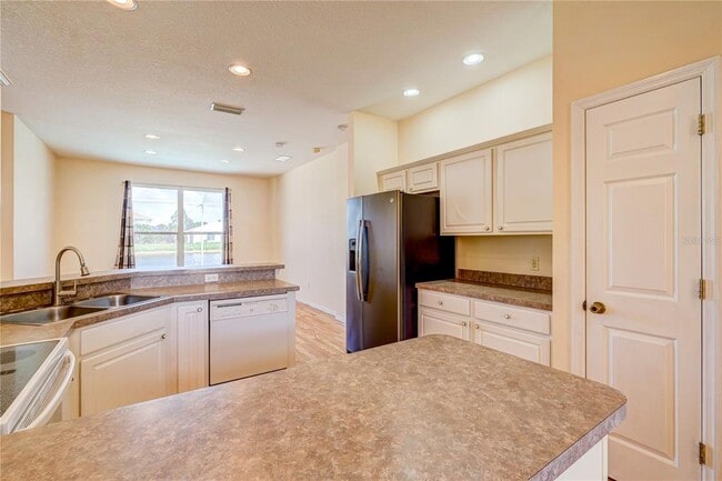 Building Photo - 5621 52nd Ave W