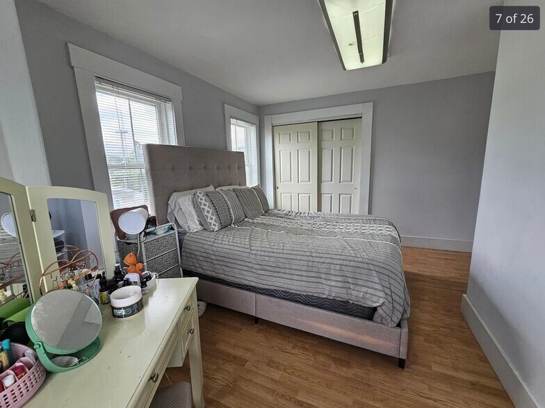 Building Photo - 377 Nashua St