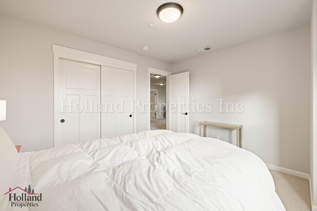 Building Photo - 12723 SW Willow Point Ln