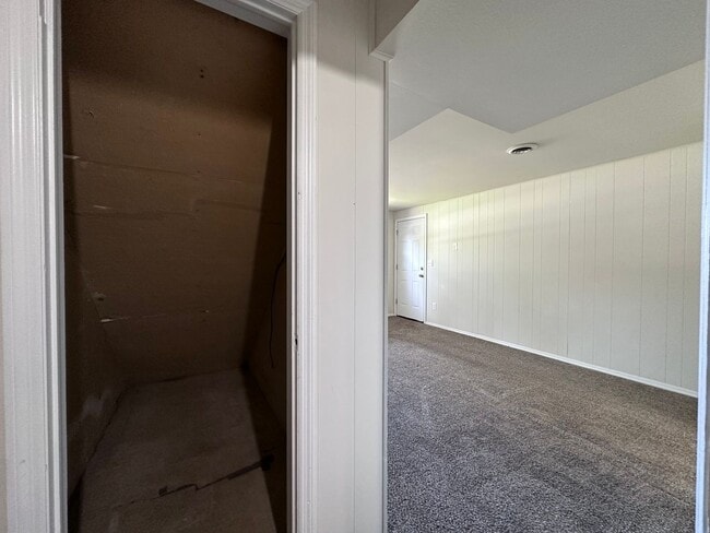 Building Photo - 2746 Nicolet Dr