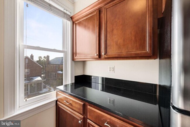 Building Photo - 922 S Washington St