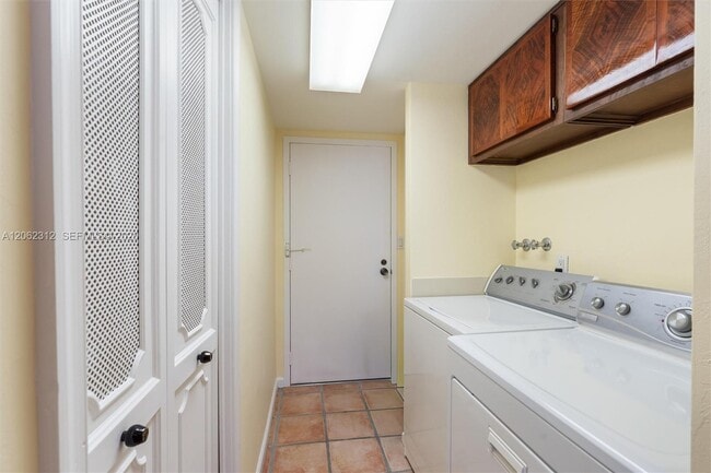 Building Photo - 2200 S Ocean Ln