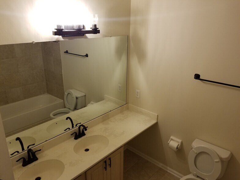 Master Bath - 6126 Inishmore Ln