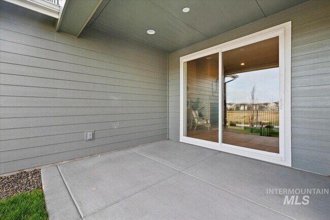 Building Photo - 4880 S Colusa Ave