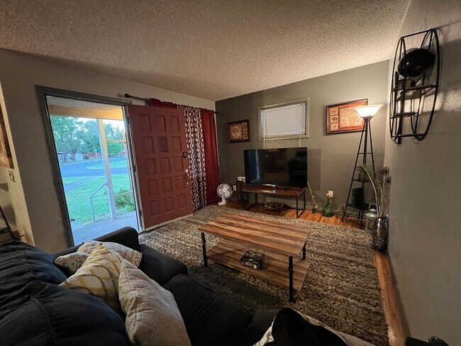 Building Photo - 301 Ferndale St