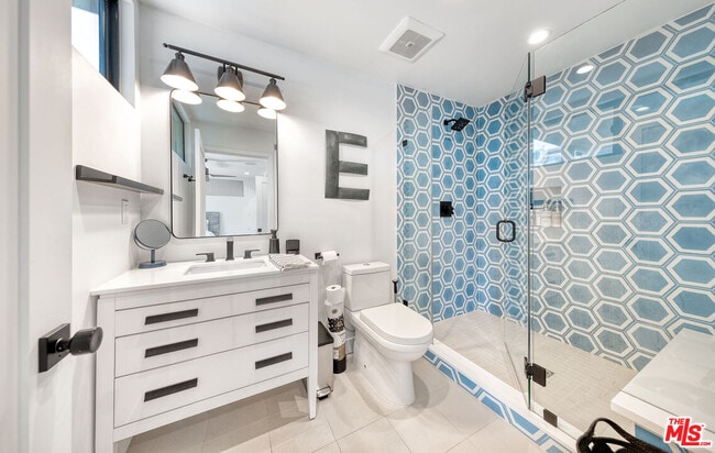 Building Photo - 5317 Pacific Ave