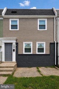 Building Photo - 2420 Liberator St