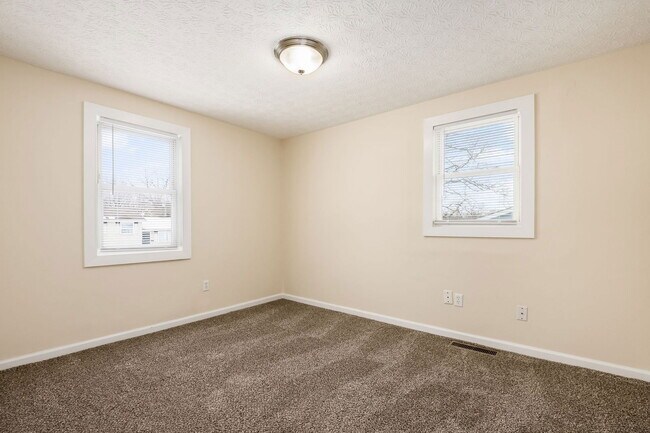 Building Photo - 611 Evergreen Terrace