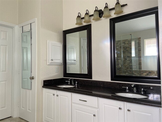 Building Photo - 130 S Veranda Ridge Dr