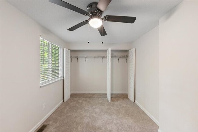 Building Photo - Beautifully Renovated Townhome For Rent In...