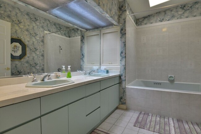 Building Photo - Incline Village: Condo - 2 Bedrooms, 2.5 Bathrooms, 1 Car Garage, Low Elevation, Walk to Lake.