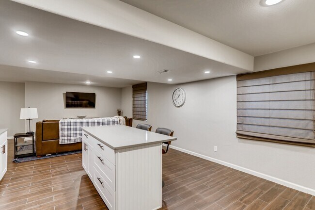 Building Photo - 6805 S Quantock Way
