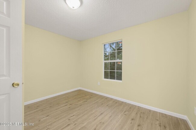 Building Photo - 1443 W 22nd St