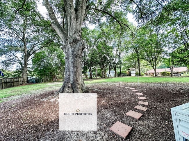 Building Photo - Beautiful Brick Ranch in Taylors, SC