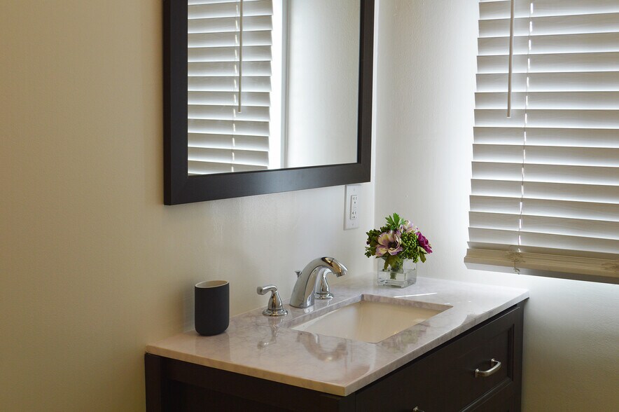 Bathroom - 1288 Devon Ave