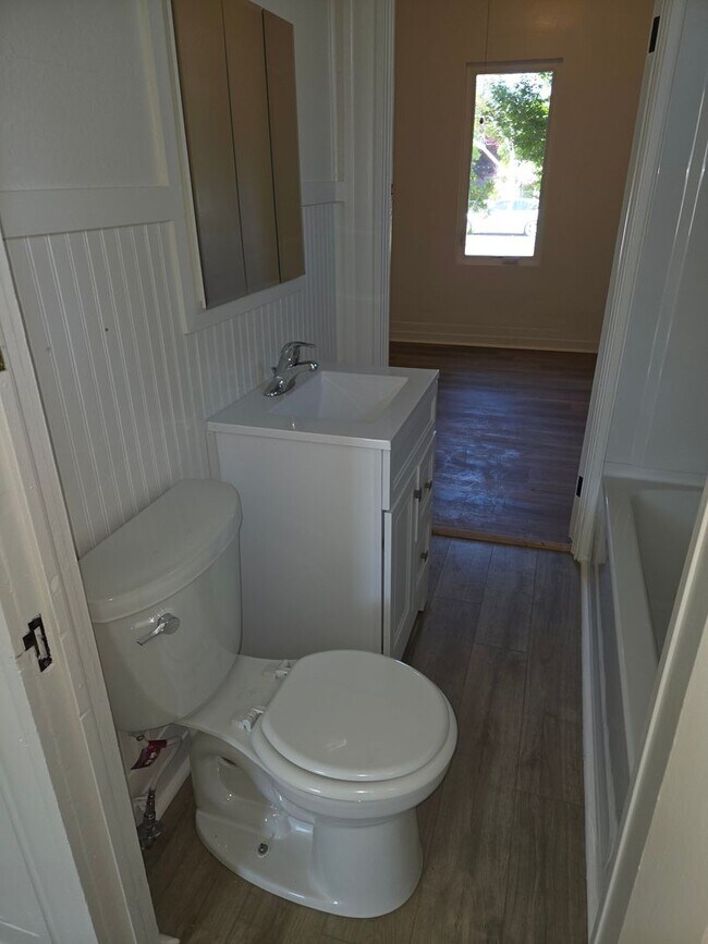 Building Photo - Quaint Home in Village of AG