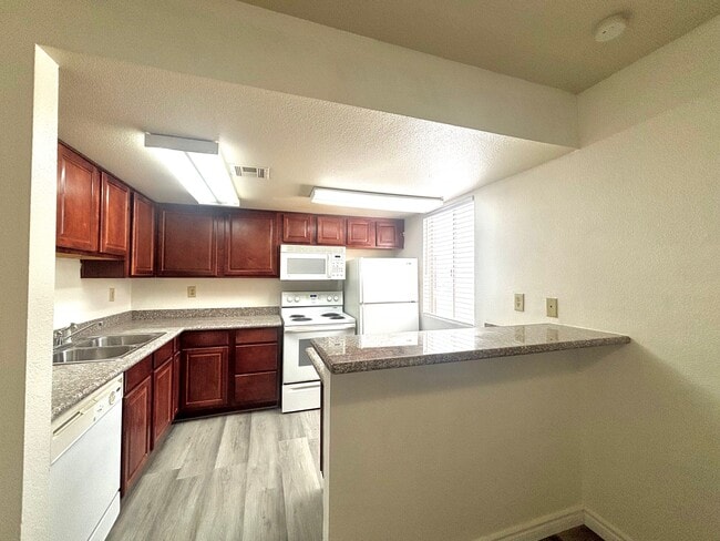 Building Photo - 5220 Indian River Dr