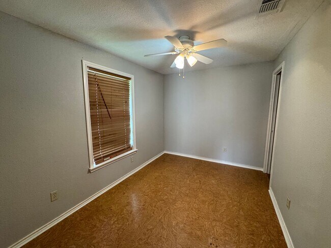 Building Photo - Updated Midway ISD 5 Bedroom