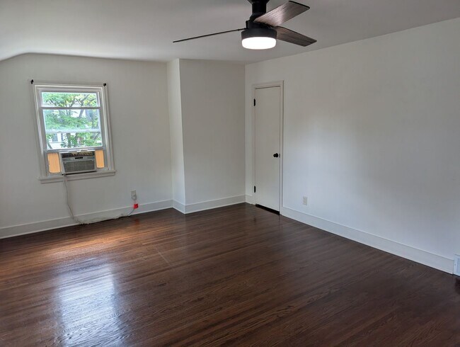Building Photo - 111 Eastmoreland Dr