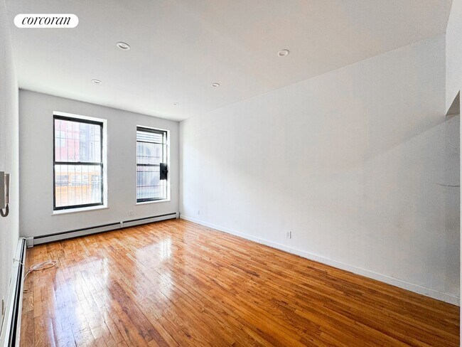 Building Photo - 372 Manhattan Ave