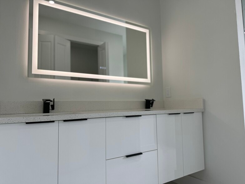 Building Photo - 3609 1st St SW