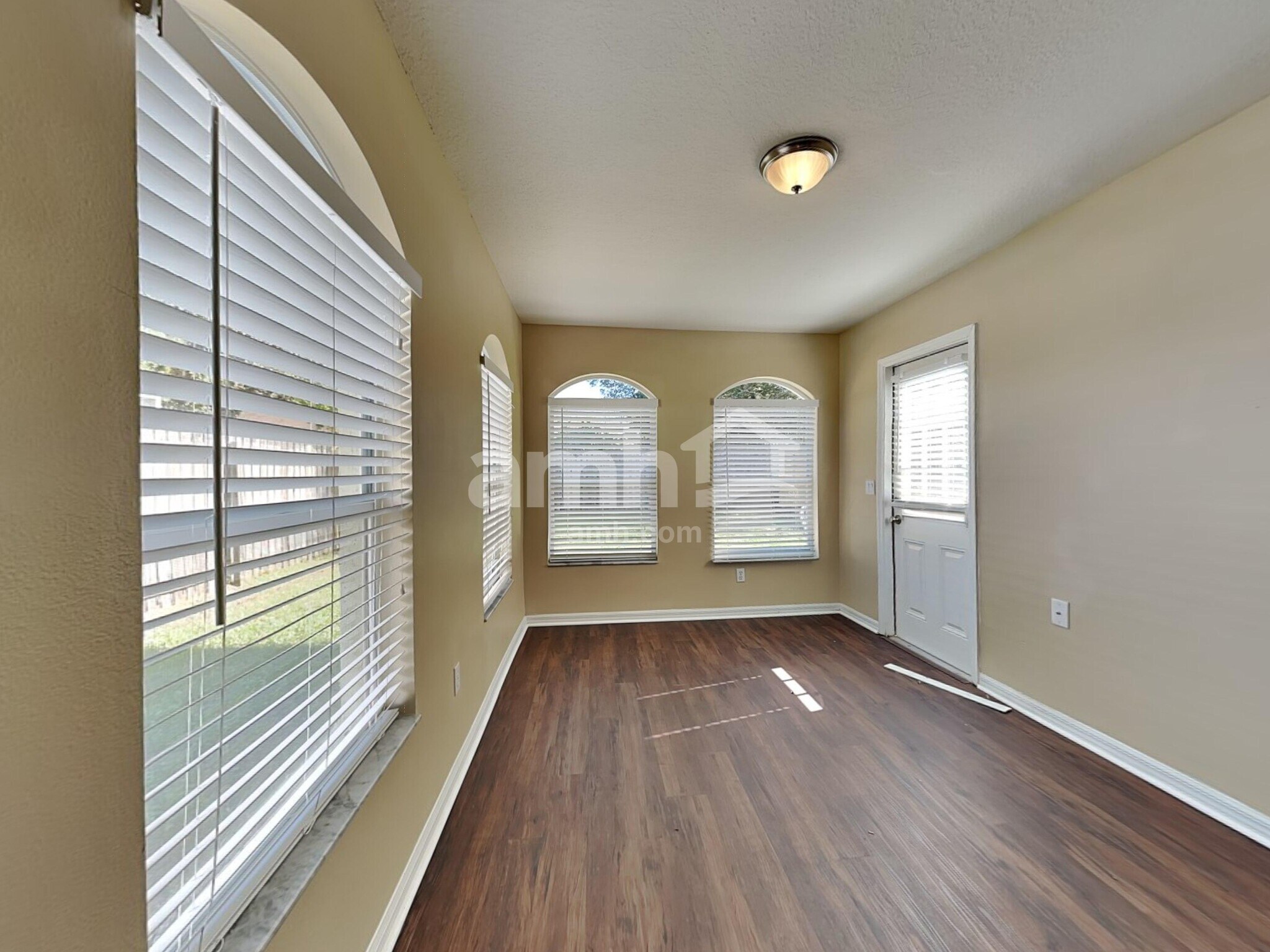 Building Photo - 1309 Lake Shore Ranch Dr