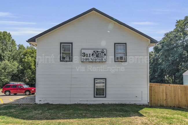 Building Photo - 955 Leroy St