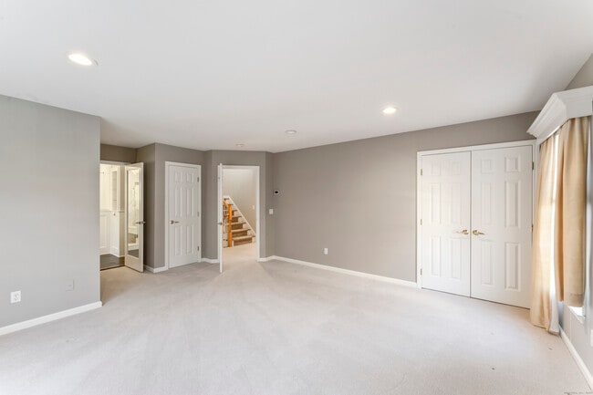 Building Photo - 4 Woods Way