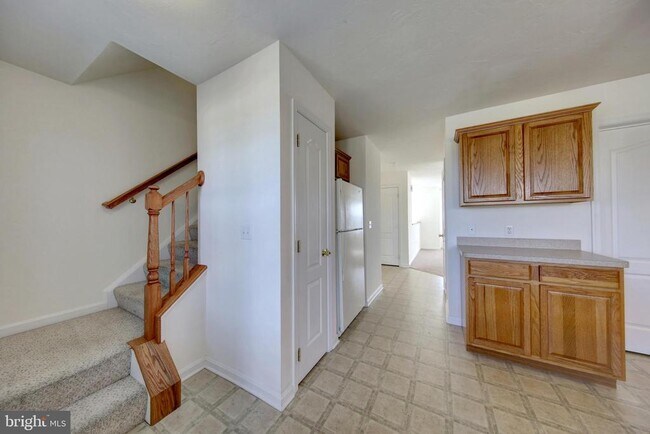 Building Photo - 8 Shady Tree Ct