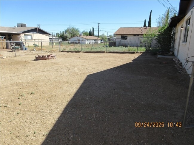 Building Photo - 2027 Wickieup Ave