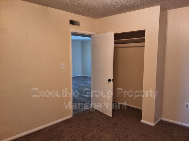 Building Photo - 1190 Lois Ln