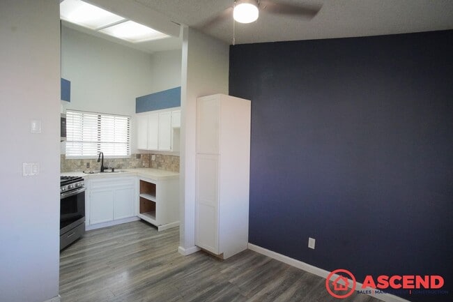 Building Photo - Charming Home in Southwest Bakersfield!