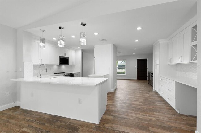 Building Photo - 731 Alda Way NE