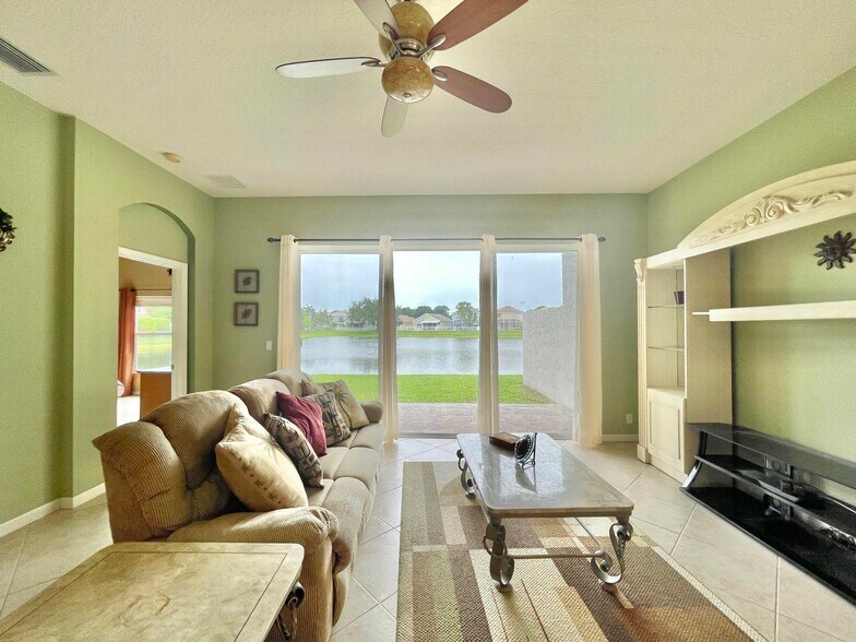 Building Photo - 137 Canterbury Pl